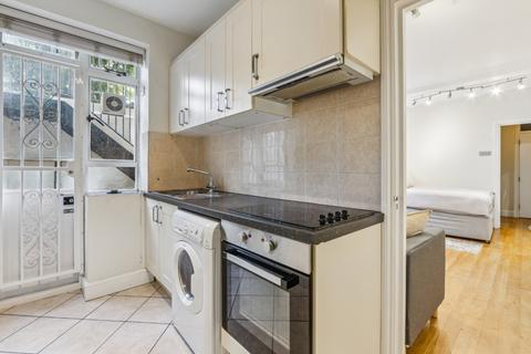 Studio to rent, Montagu Street, London