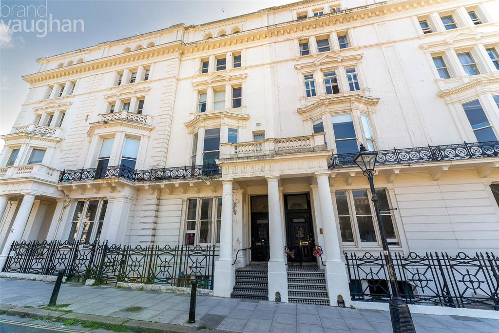 Palmeira Square, Hove, East Sussex, BN3 2 bed flat £1,550 pcm (£358 pw)