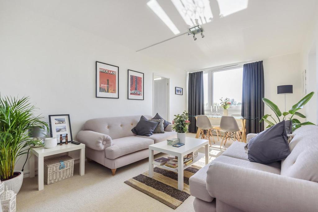 Brenchley Gardens, Forest Hill 2 bed flat £350,000