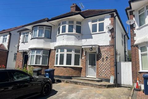 4 bedroom semi-detached house to rent, Brook Avenue, Edgware