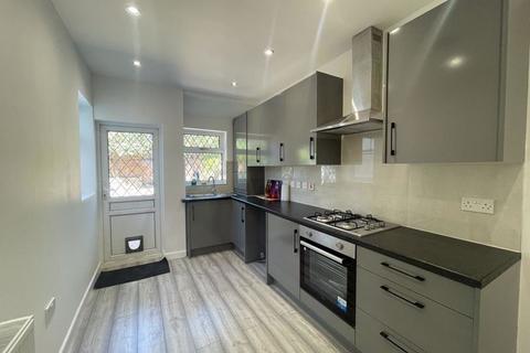 4 bedroom semi-detached house to rent, Brook Avenue, Edgware