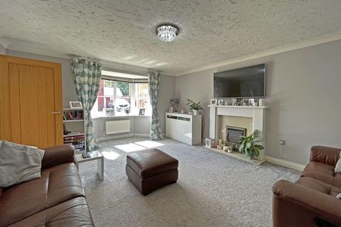 5 Coronet Close, Exeter, EX2 7QS
