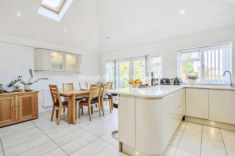 3 Blacklands Road, London, SE6 3AE