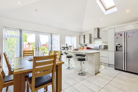 3 Blacklands Road, London, SE6 3AE