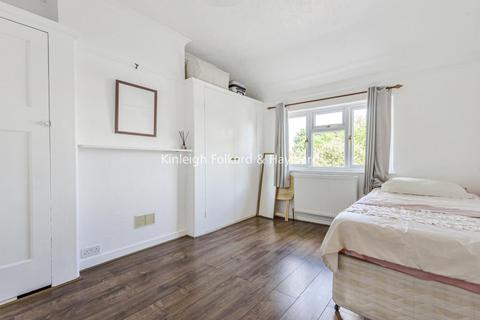 3 Blacklands Road, London, SE6 3AE
