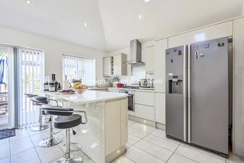 3 Blacklands Road, London, SE6 3AE