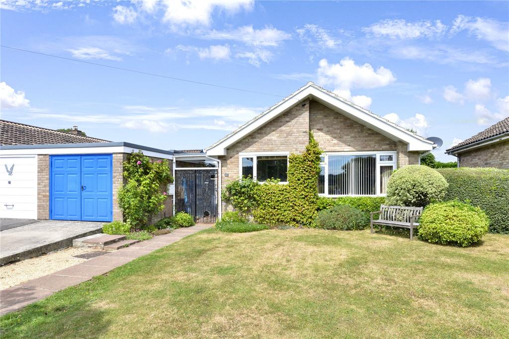 Hunts Mead, Sherborne, DT9 3 bed bungalow - £425,000