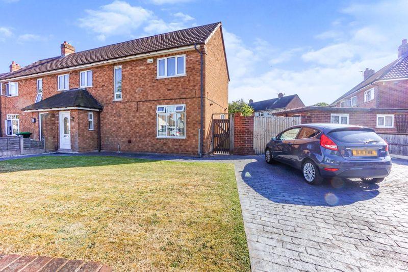 The Oval, Wednesbury 3 bed semidetached house £240,000