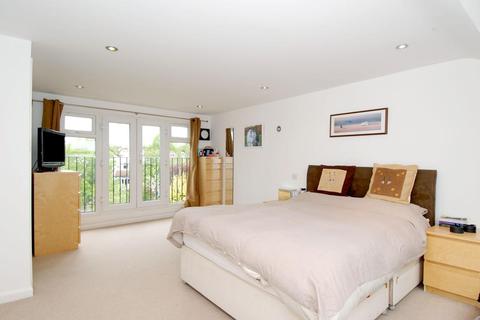 37 Strathbrook Road, London, SW16 3AT