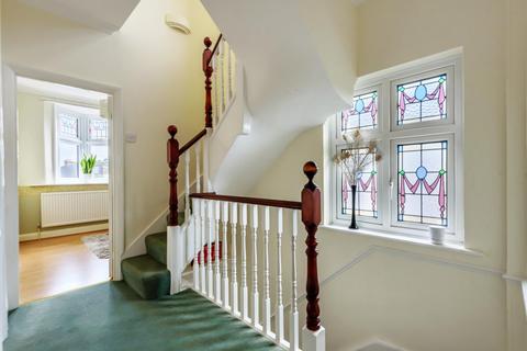 3 Hillcrest Close, Beckenham, BR3 3HB