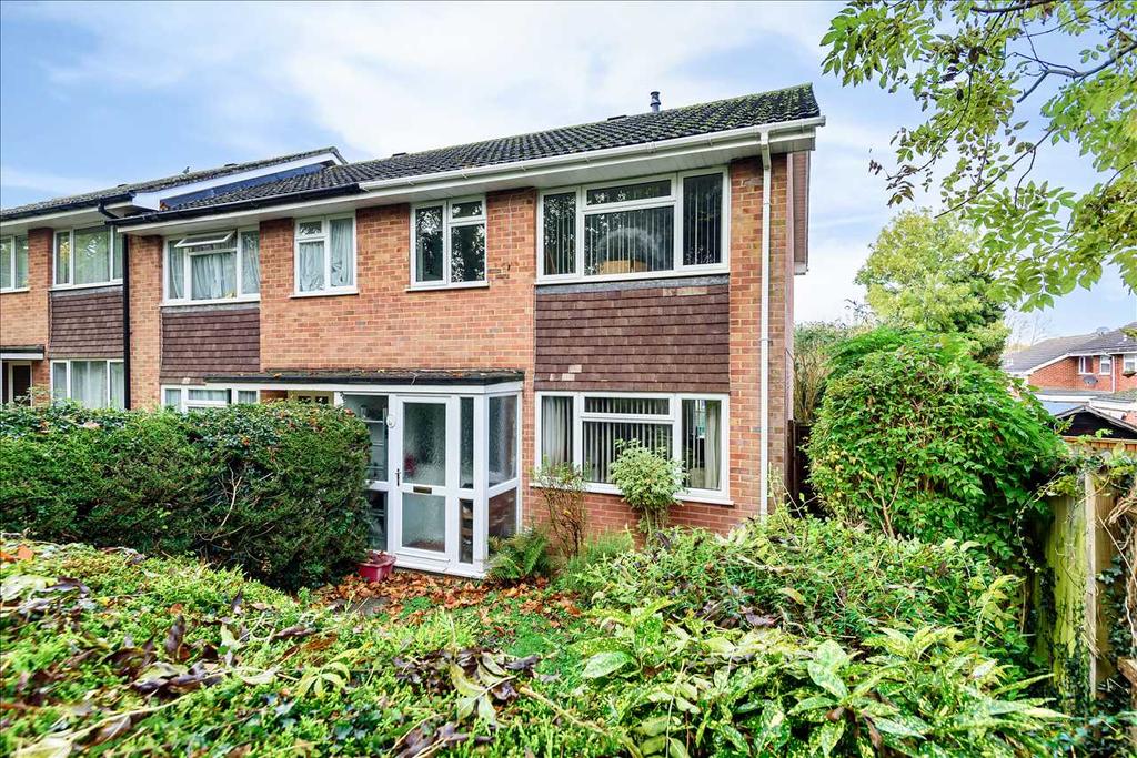 Elgar Close, Brighton Hill, Basingstoke 3 bed end of terrace house £