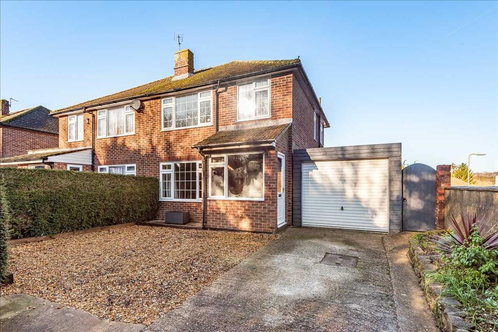 Hawthorn Way, Basingstoke 3 bed semidetached house £350,000