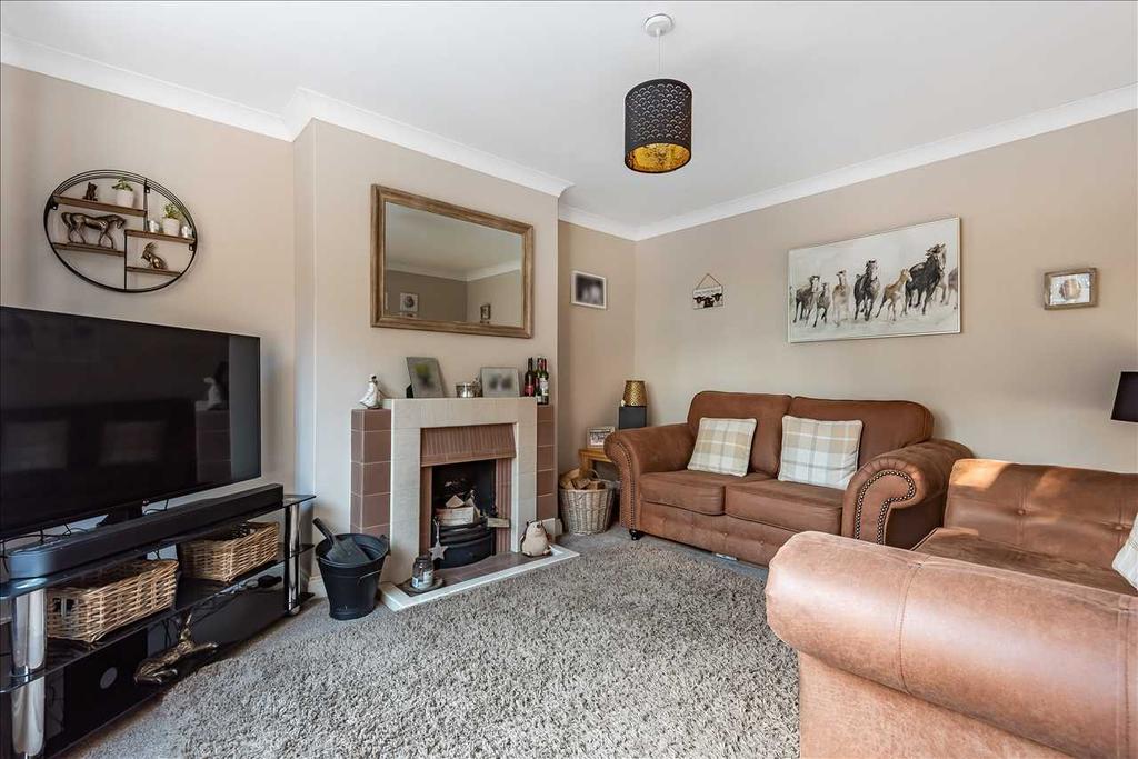 Hawthorn Way, Basingstoke 3 bed semidetached house £350,000