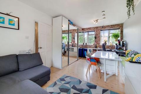 4 bedroom flat for sale, Telscombe House, Dagnall Street, SW11