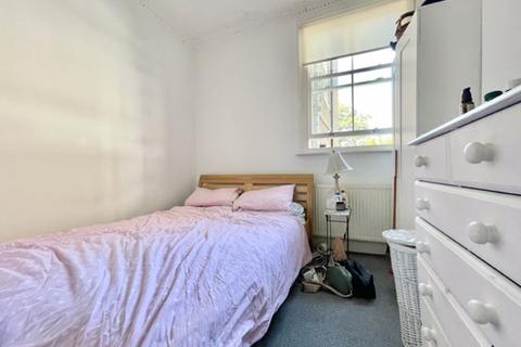 1 bedroom apartment to rent, Tresco Road, SE15