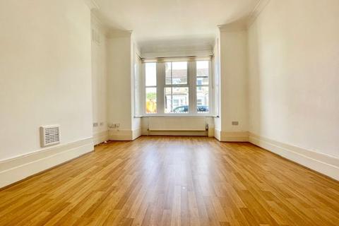 1 bedroom apartment to rent, Tresco Road, SE15