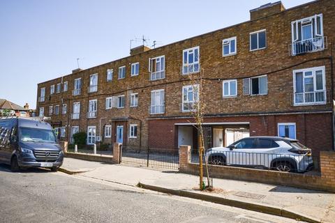 2 bedroom flat to rent, St. Kilda's Road, Stoke Newington N16