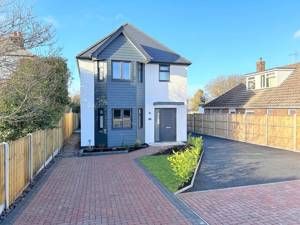 Foxholes Road, Oakdale, Poole, BH15 4 bed detached house for sale £