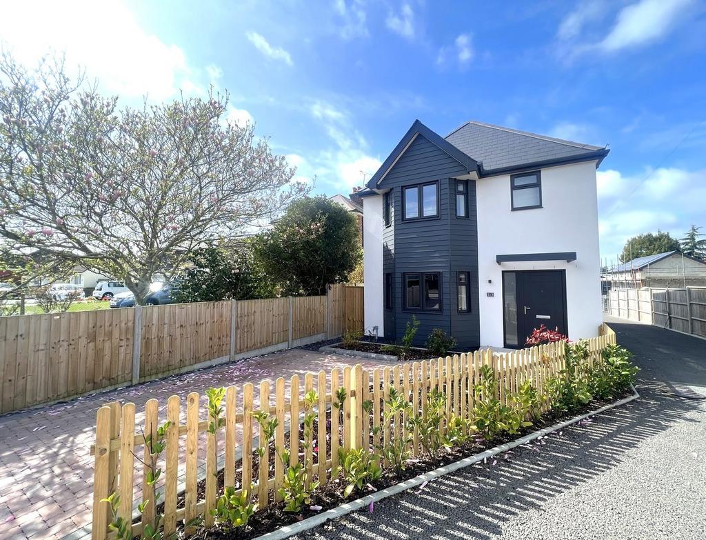 Foxholes Road, Oakdale, Poole, BH15 4 bed detached house for sale £