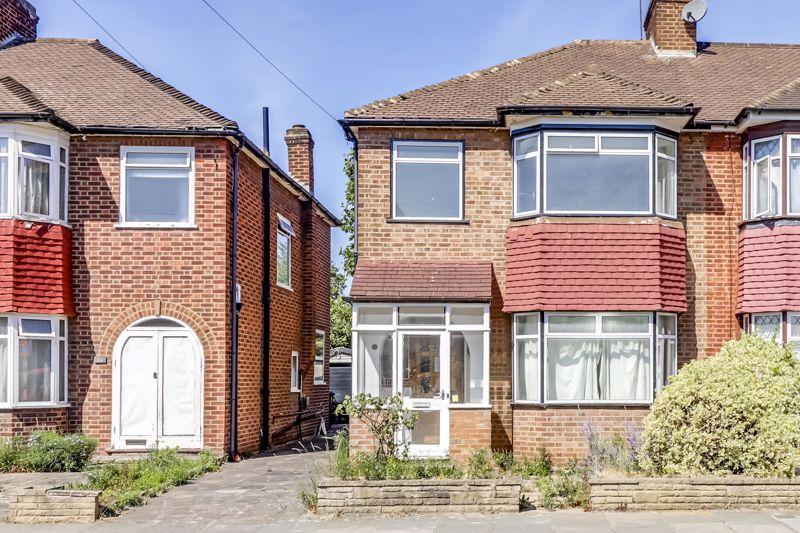 Amberley Road, Enfield EN1 3 bed semidetached house £550,000