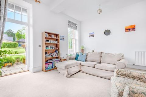 25, Ashford Court Glanville Way, Epsom, KT19 8LR