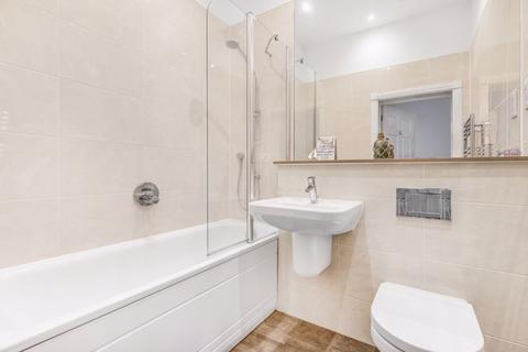 25, Ashford Court Glanville Way, Epsom, KT19 8LR