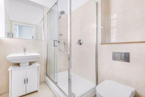 25, Ashford Court Glanville Way, Epsom, KT19 8LR