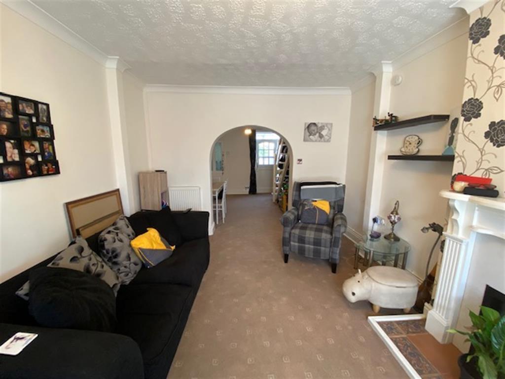 New Road, Armitage, Rugeley... 2 bed semidetached house £700 pcm (£