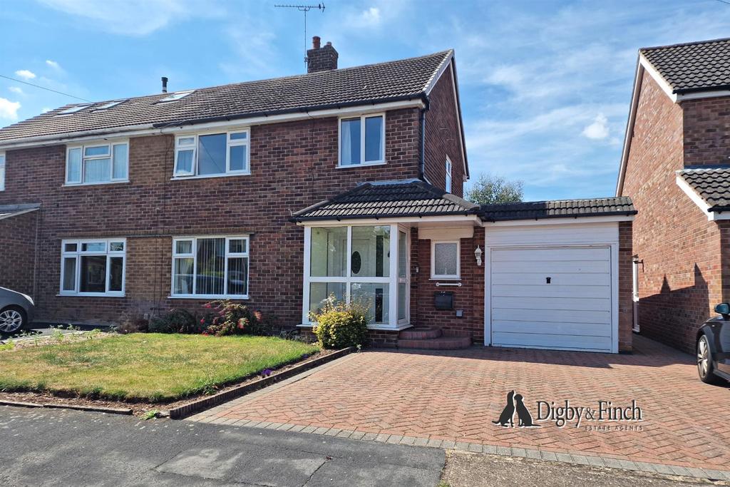 Granville Crescent, RadcliffeOnTrent, Nottingham 3 bed semidetached