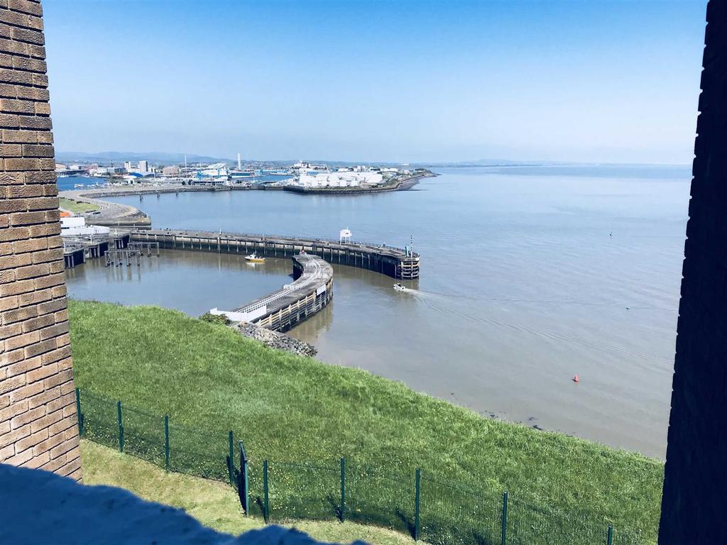 Clwyd, Northcliffe, Penarth 2 bed duplex £975 pcm (£225 pw)