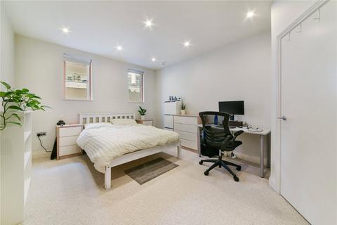 3 bedroom apartment to rent, Crampton Street, Elephant & Castle, London, SE17