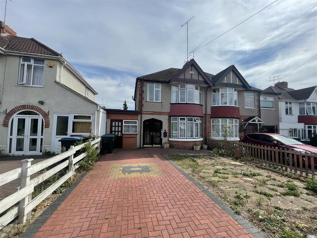 The Earls Croft, Cheylesmore, Coventry 4 bed semidetached house £