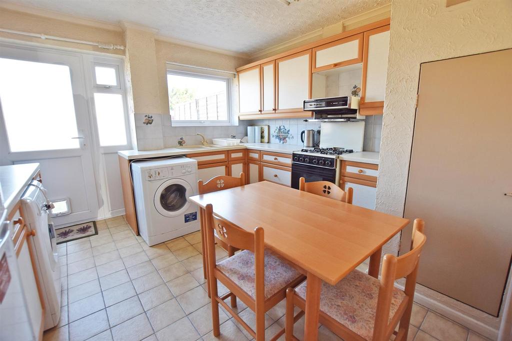 Greenvale Gardens, Gillingham 3 bed end of terrace house £275,000