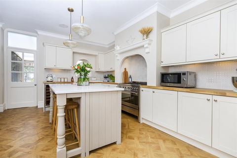 61 Birch Road, Berry Brow, Huddersfield, HD4 7LR