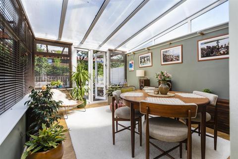 61 Birch Road, Berry Brow, Huddersfield, HD4 7LR