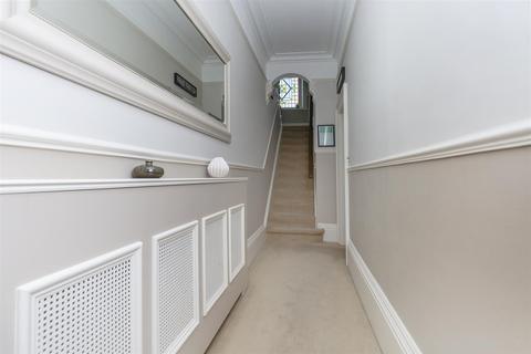 61 Birch Road, Berry Brow, Huddersfield, HD4 7LR