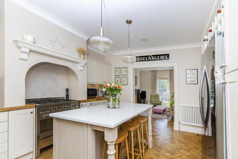 61 Birch Road, Berry Brow, Huddersfield, HD4 7LR