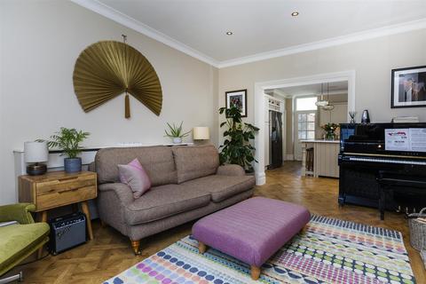61 Birch Road, Berry Brow, Huddersfield, HD4 7LR