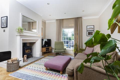 61 Birch Road, Berry Brow, Huddersfield, HD4 7LR