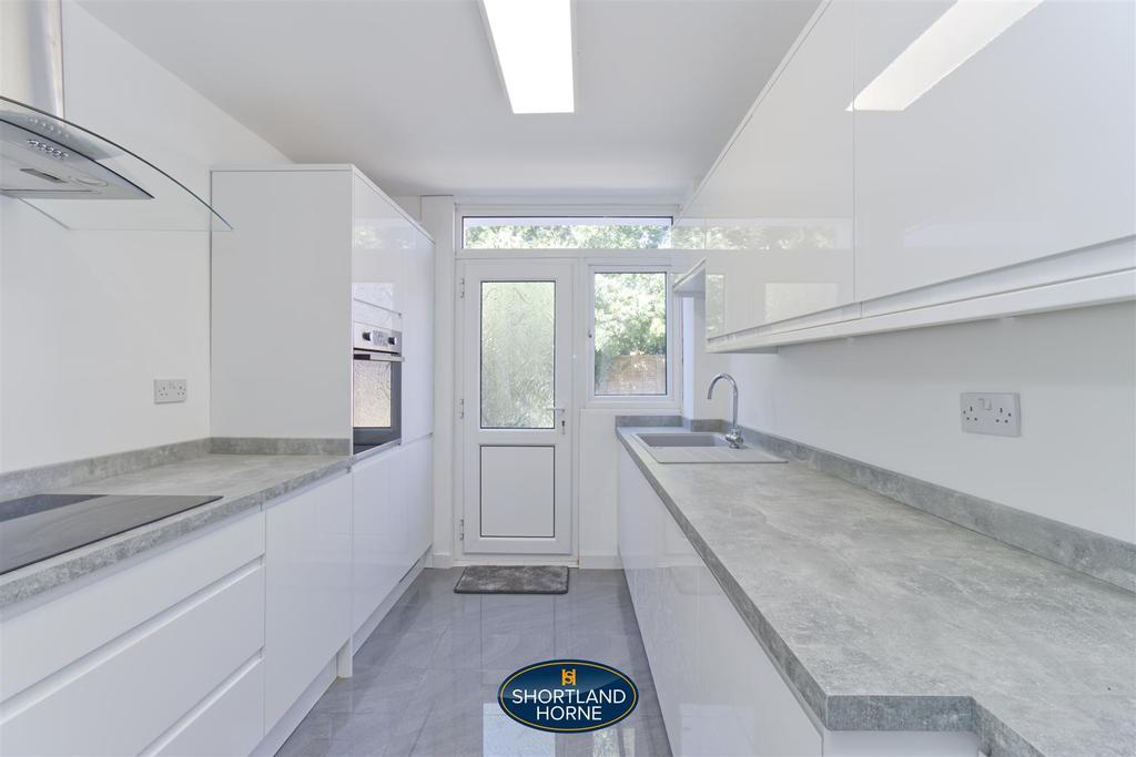 Kitchen 1.jpg