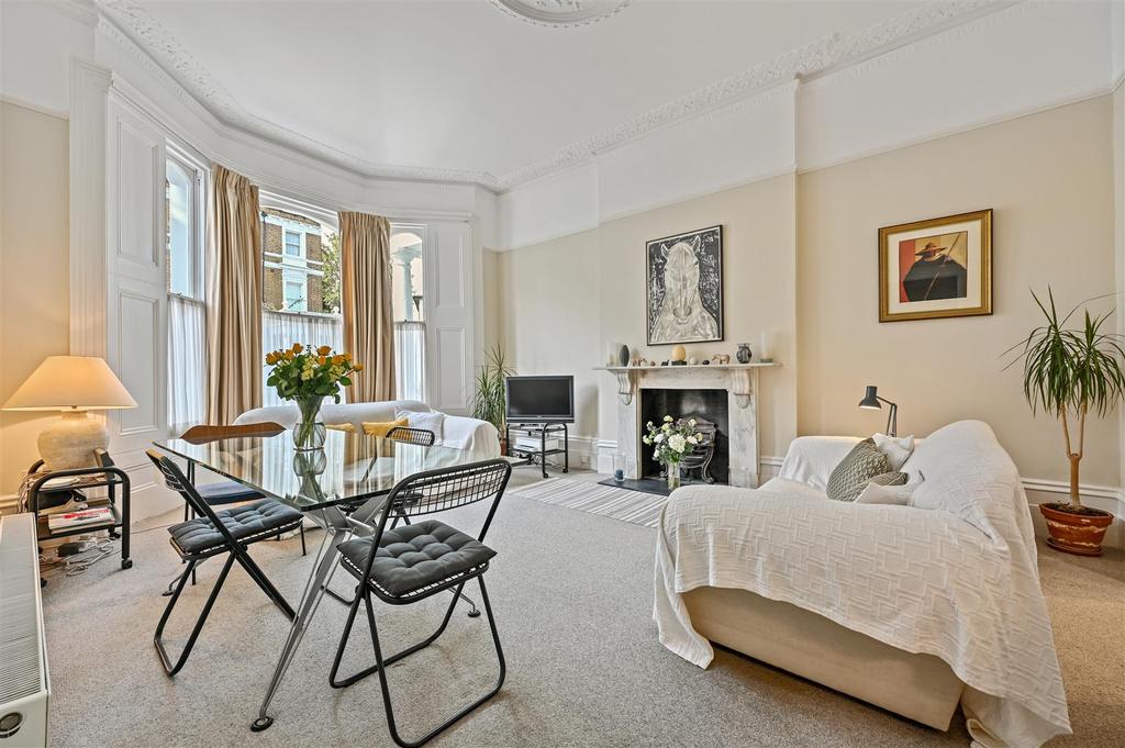 Sinclair Gardens, London W14 2 bed flat for sale £695,000