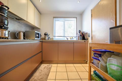 11 Robinson Way, Northfleet, Gravesend, DA11 9AB