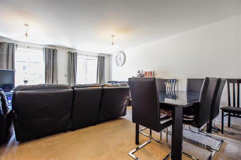 11 Robinson Way, Northfleet, Gravesend, DA11 9AB