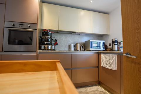 11 Robinson Way, Northfleet, Gravesend, DA11 9AB