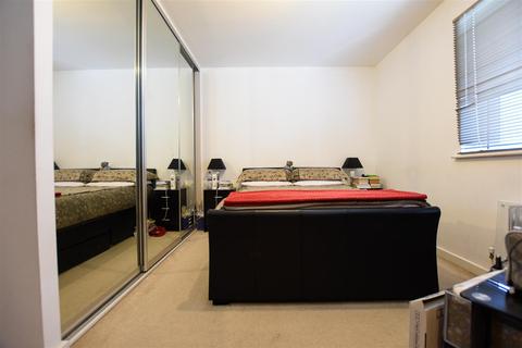 11 Robinson Way, Northfleet, Gravesend, DA11 9AB