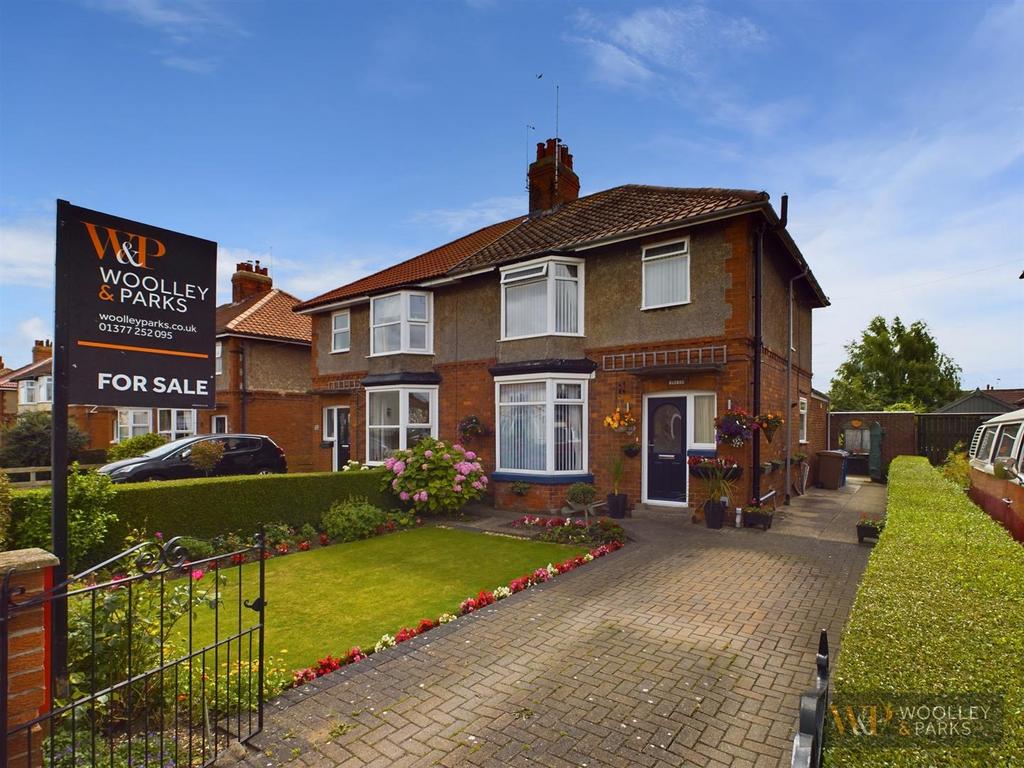 Manorfield Road, Driffield 3 bed semidetached house for sale £235,000