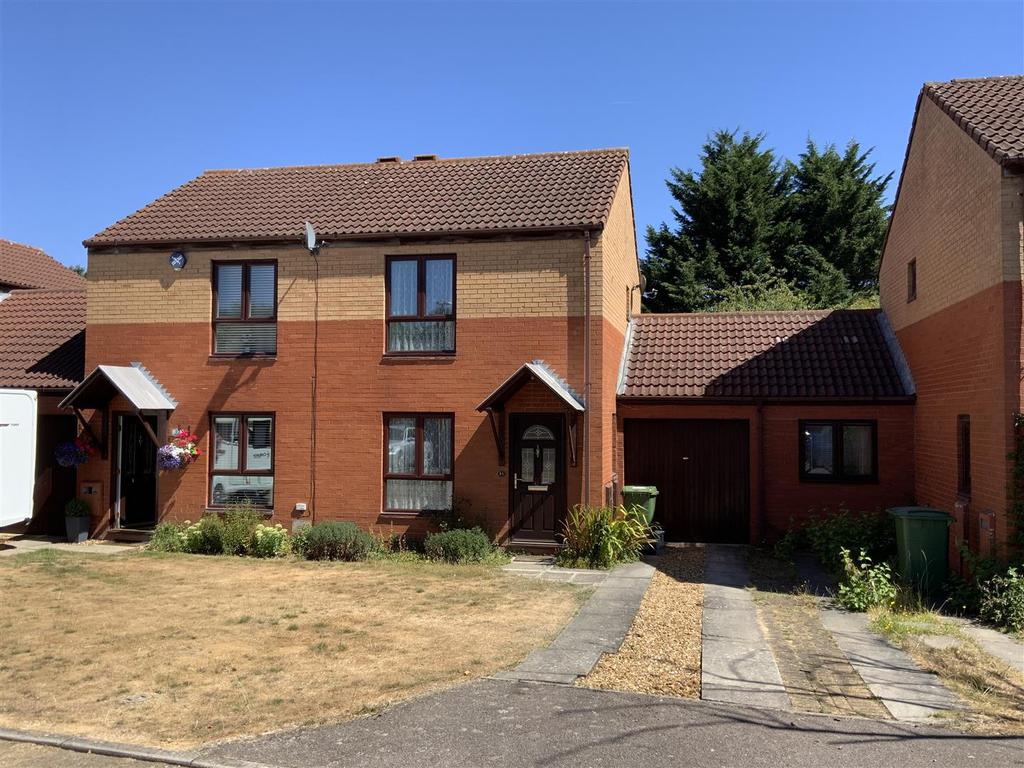 Christian Court, Willen, Milton Keynes 2 bed semidetached house £320,000