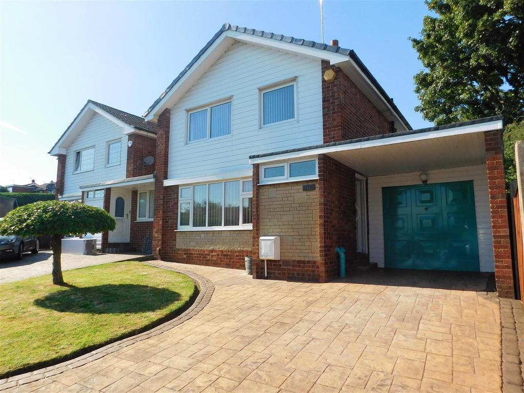 Poise Brook Road, Stockport 3 bed link detached house £330,000