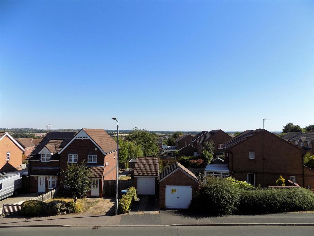 Mill Hill Road, Bingham, Nottingham 4 bed terraced house £265,000