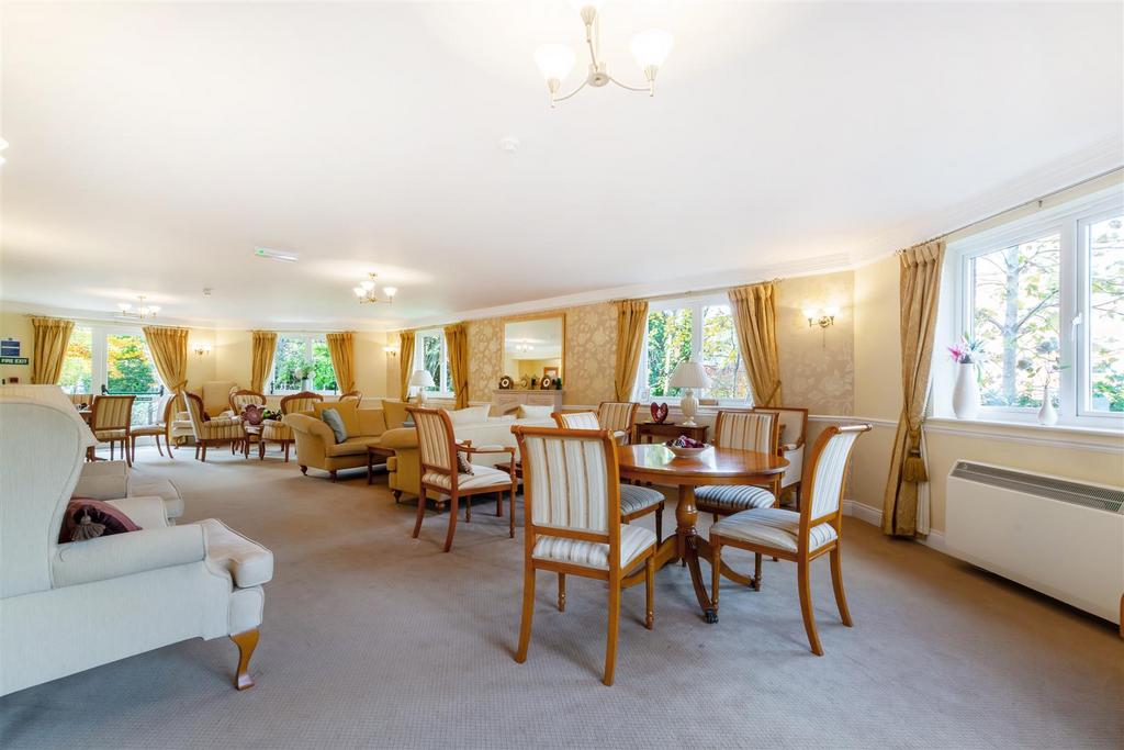 40 Hampton Lodge SM2 5 EY-8.jpg